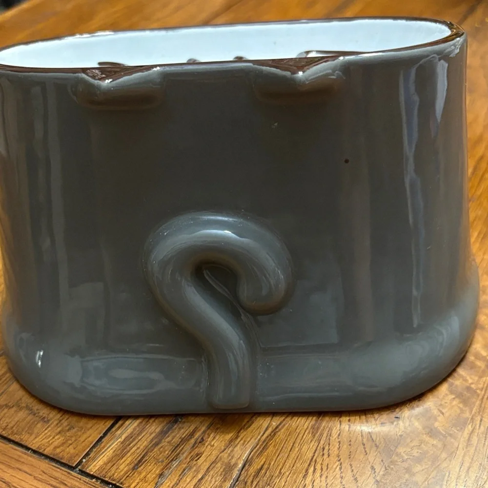 Grey Ceramic Cat Feeder with Fishbone Design